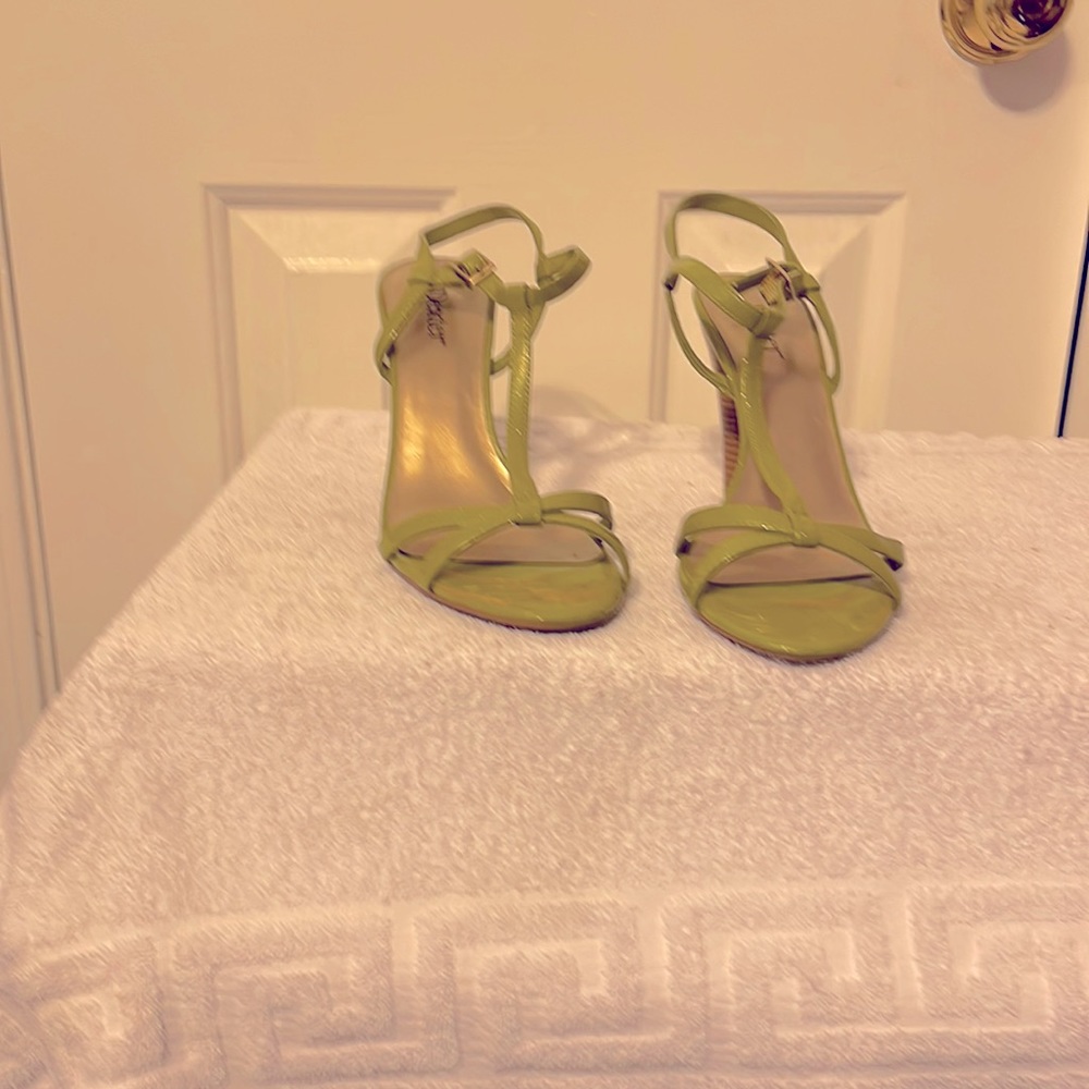 Dexter olive green sandals, size 8